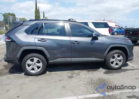 2020 Toyota Rav4 Xle z USA, uszkodzony, nr VIN 2T3W1RFV0LW080799